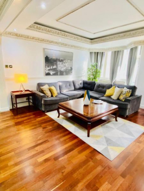 luxury3 bedroom in front of the harrods